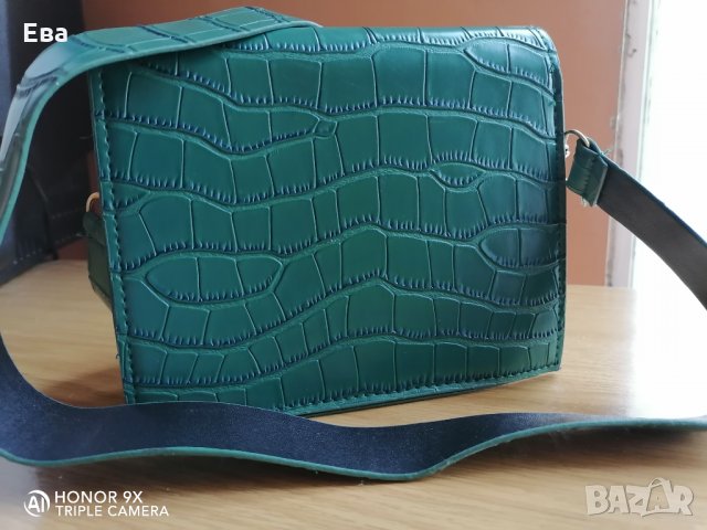 Малка чанта, снимка 2 - Чанти - 35856524