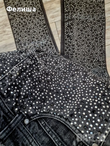 Диамантени Блестящи Тъмно Сиви Дънки с Фасетирани Сребристи и Черни Камъчета, снимка 2 - Дънки - 51006666