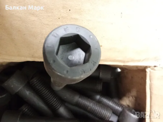 Черен болт, болтове с кръгла глава М18х120 - DIN 912, якост 8.8, оксидиран, снимка 2 - Други машини и части - 50300676