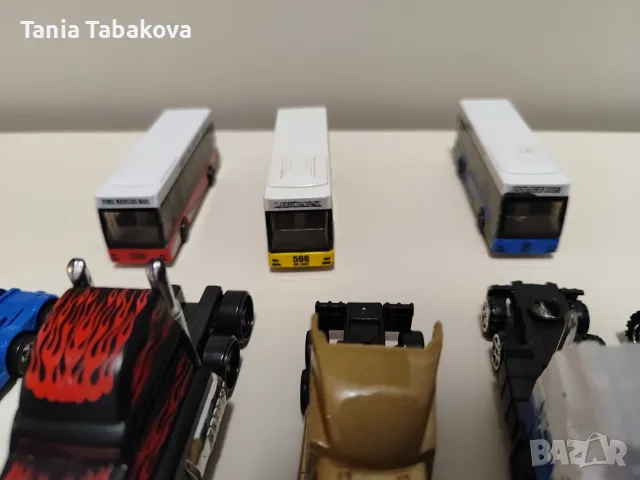 Сет от 8 броя метални камиони и автобуси , снимка 4 - Коли, камиони, мотори, писти - 55806445