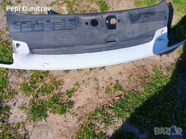 Решетка преден капак ,маска Renault Clio II Hatchback (09.1998 - 09.2005), снимка 3 - Части - 50014774
