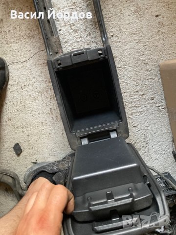 Подлакътник за Мазда 3 Хечбек, снимка 3 - Части - 40937830