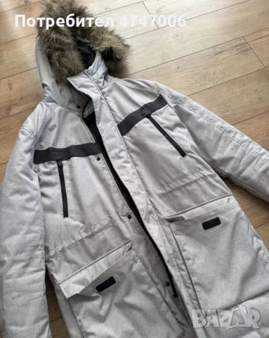 Зимно яке с качулка с изкуствен косъм. Марка: Jack & Jones