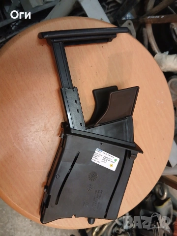 Оригинална стойка за чаша от Фолксваген Поло 6N 01-06г. 6Q0 858 602 E, снимка 2 - Части - 53813658