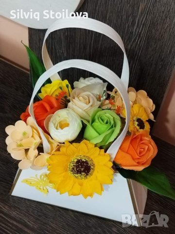 Невероятни свежи чанти👜 със сапунени цветя подходящи за учители и за вашите специални поводи🌸🍀🌸 , снимка 4 - Подаръци за жени - 41927023