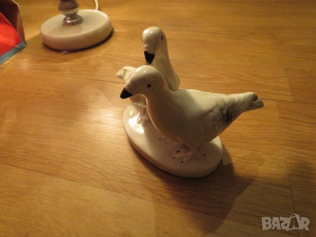 Прекрасен подарък за вашета порцеланова свадба - две влюбени красиви гълъбчета брак, снимка 2 - Други стоки за дома - 39876134