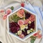 Вечен Букет от рози, божур, гипсофила и хортензия в епоксидна смола в дървена рамка хексагон, снимка 3