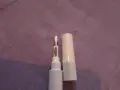 преносима писалка за почистване на безжични слушалки AirPods с бял корпус мет. връхче и мека четка, снимка 1