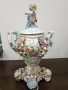 Sitzendorf фигурална ваза с капак 40см/стара Зицендорф порцеланова урна с цветя и ангелче-херувим, снимка 2