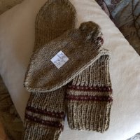Ръчно плетени мъжки чорапи от вълна размер 42, снимка 2 - Мъжки чорапи - 41756236