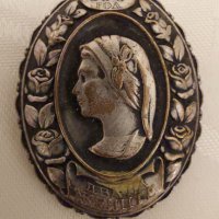Юбилейна значка (брошка, медал) -100 години д-ва на жените, снимка 1 - Антикварни и старинни предмети - 39388646