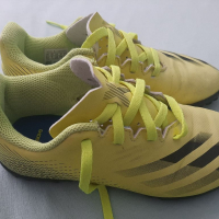 Детски футболни обувки Adidas, снимка 2 - Детски маратонки - 36356230