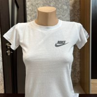 Дамски тениски Nike в червено, тъмно синьо и бяло, снимка 3 - Тениски - 44230035