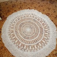 Ръчно плетена покривка за кръгла маса 
