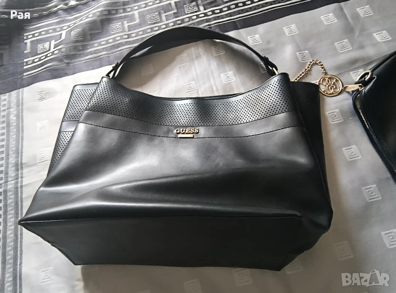 Черна дамска чанта Guess, снимка 1