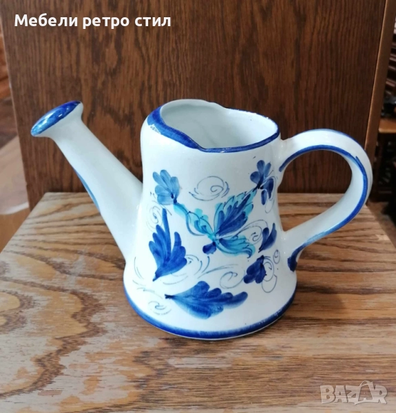 Красива порцеланова лейка за цветя, ръчно рисувана. Височина - 14 см, вместимост - 1 л.  Цена 20 лв., снимка 1