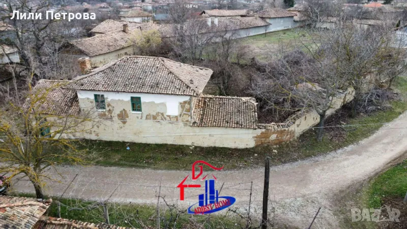 Едноетажна къща с приземен етаж в село Драгоево на 22 км от град Шумен, снимка 1