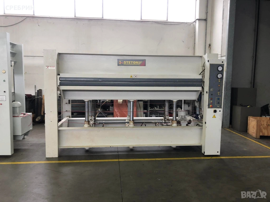 По заявка топла хидравлична преса с размери 3000 на 1300 мм , снимка 1