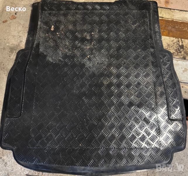 Полиетиленова стелка за багажник за е39 седан., снимка 1