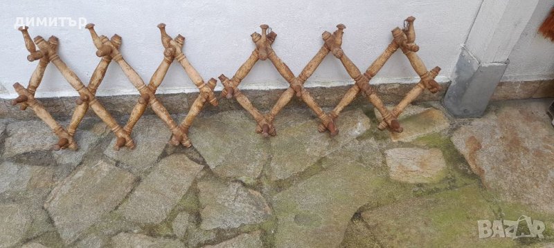 Стари ръчно,ретро изработени сгъваеми закачалки за стена., снимка 1