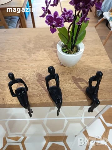 Комплект от 3 декоративни силуета: мислител, читател, музикален слушател, изработени от смола, снимка 6 - Статуетки - 50986774