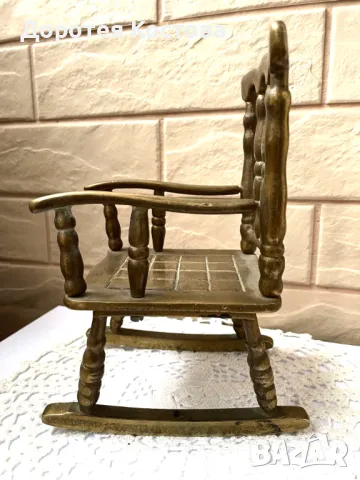 Малък люлеещ се месингов стол от Англия, снимка 3 - Антикварни и старинни предмети - 47983019