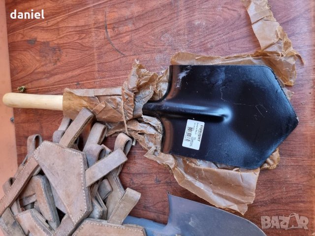 Военни лопатки, снимка 2 - Антикварни и старинни предмети - 34255696