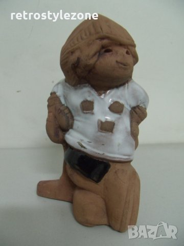 № 5984 стара малка керамична фигура - хокеист - jie  , снимка 4 - Други ценни предмети - 35837044
