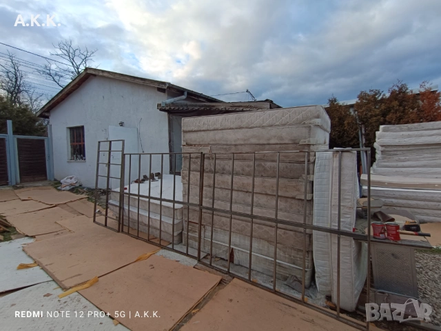 Продавам метални рамки за дворни порти или врати