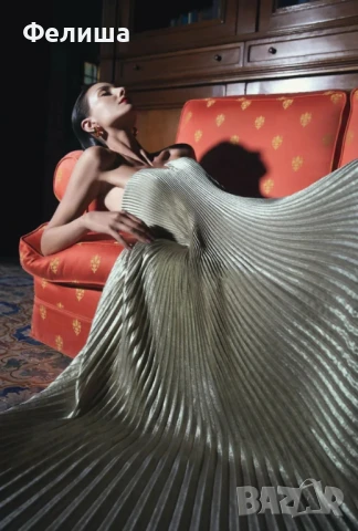 Дълга Уникална Рокля в Пясъчно Светло Злато Солей с Метален Златен Елемент