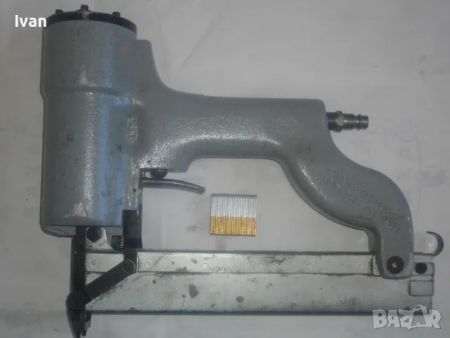 Американски пневматичен такер като нов SENCO Model K - Made in USA за скоби до 30 мм Отличен Профи, снимка 2 - Други инструменти - 47717853