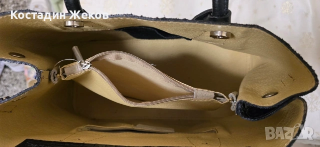 Тази елегантна италианска черна чанта е изработена от естествена кожа с крокодилски ефект , снимка 12 - Чанти - 53827551