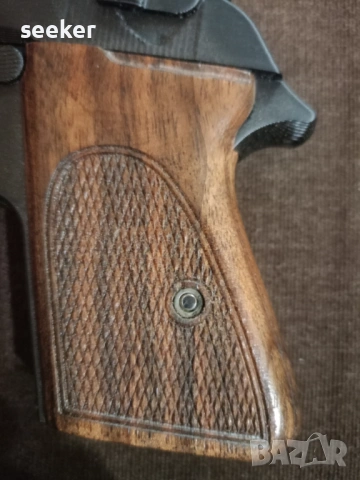 Орехови чирени (ръкохватка) за Walther PPK.