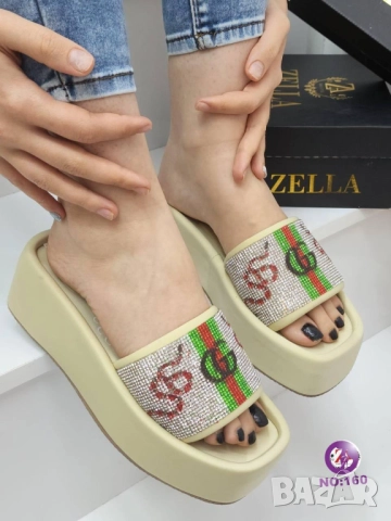 чехли Gucci, снимка 2 - Чехли - 51450557