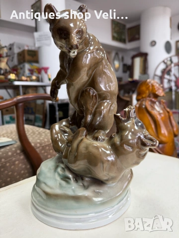 Рядка порцеланова фигура биещи се мечки ZSOLAY №7898 