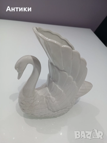 Порцеланов голям лебед стар , снимка 11 - Декорация за дома - 52553032