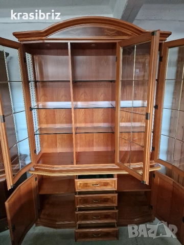 Масивна Витрина с Осветление -внос от Германия! , снимка 3 - Секции и витрини - 52822008