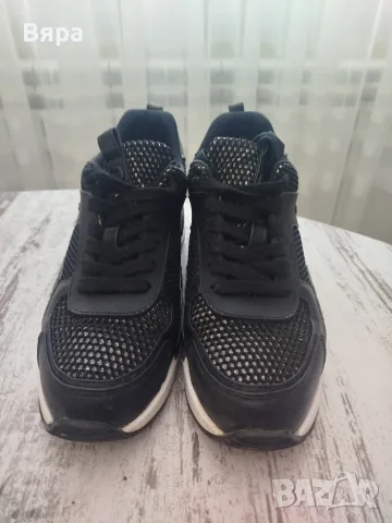 Дамски маратонки Guess , снимка 4 - Маратонки - 56411199