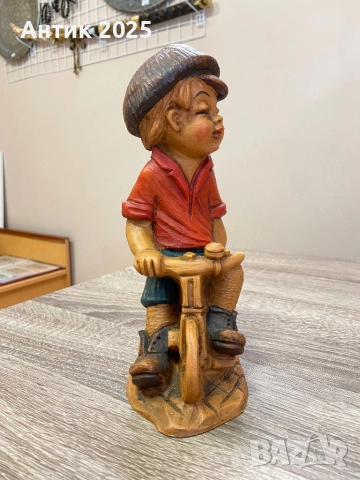 Статуетка от полистоун "Момче на колело", снимка 3 - Антикварни и старинни предмети - 51483137