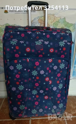 Куфар голям с дръжка на колела