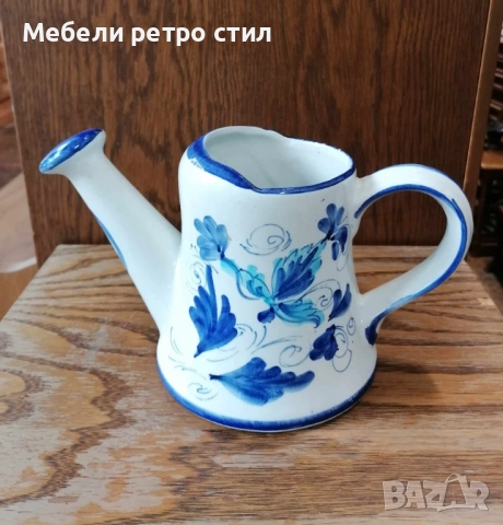 Красива порцеланова лейка за цветя, ръчно рисувана. Височина - 14 см, вместимост - 1 л.  Цена 20 лв., снимка 1