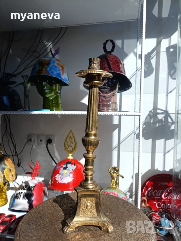Масивен , метален свещник с богата орнаментика., снимка 3 - Статуетки - 51527423