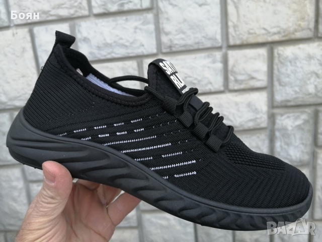  Маратонки с меко гумено ходило и дишаща материя, в черно с бели чертички., снимка 1