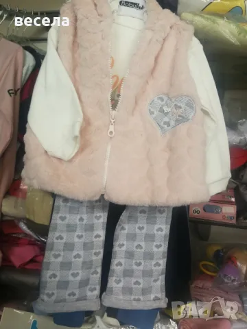 бебешки комплект с розово елече, три части 