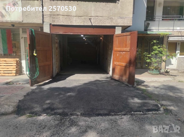 Гараж,Център,партер,ток(зареждане),вода,затв.комплекс, снимка 3 - Гаражи и паркоместа - 51148691