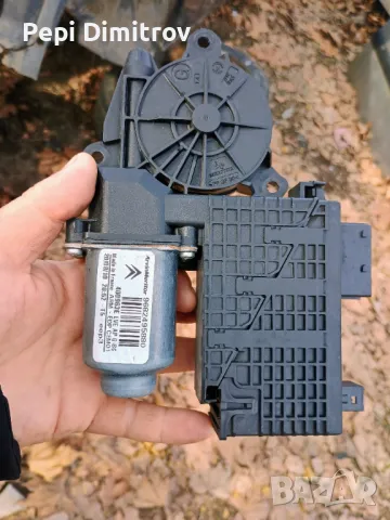 Моторче предно ляво стъкло Citroën C4 Picasso 9682495880 , снимка 3 - Части - 49300244