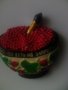 Стар съветски сувенир магнит купа с червен хайвер и лъжица, снимка 1 - Други ценни предмети - 33933405