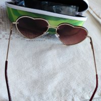 Слънчеви очила с калъф, снимка 3 - Слънчеви и диоптрични очила - 40193452
