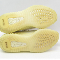 оригинални маратонки  Adidas Yeezy Boost 350 V2 Cream White Triple Core  номер 44  , снимка 4 - Маратонки - 36289660