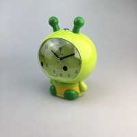 Детски настолен часовник с вградена силна аларма за по-лесно събуждане Пчеличка 16х10см, снимка 3 - Детски - 44741205